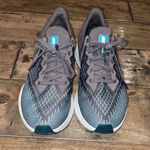 Lightly used Zoom Winflo Nike Running Shoes -Size 8